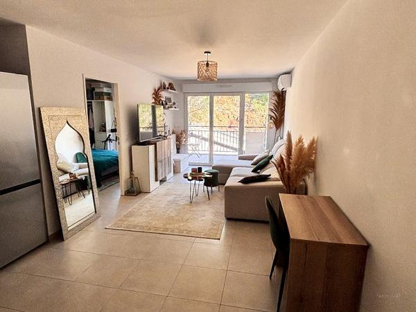 Septèmes-les-Vallons (13240) Appartement 2 pièces dans résidence récente "Le Ruby" avec terrasse au cœur du village.