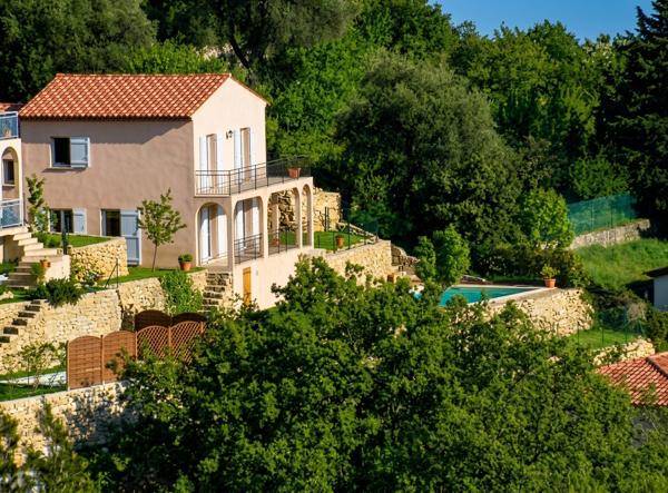 VIEUX-CANNET – PROPRIÉTÉ 195 M² – PISCINE – APERÇU MER – 5 CHAMBRES