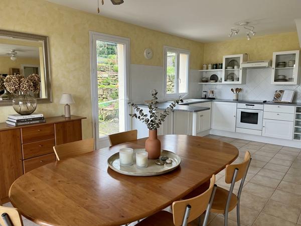 VIEUX-CANNET – PROPRIÉTÉ 195 M² – PISCINE – APERÇU MER – 5 CHAMBRES