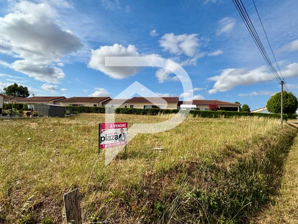 Terrain constructible à vendre - 732 m² - Savigné (86)