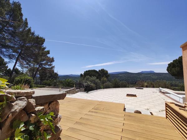 Brignoles (83170) Propriété avec vue dominante exceptionnelle, 2 villas sur 1.6 hectare environ