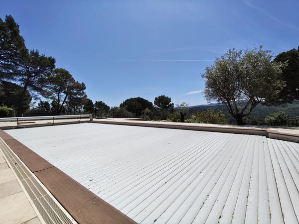 Brignoles (83170) Propriété avec vue dominante exceptionnelle, 2 villas sur 1.6 hectare environ
