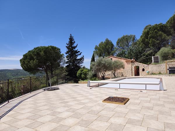 Brignoles (83170) Propriété avec vue dominante exceptionnelle, 2 villas sur 1.6 hectare environ