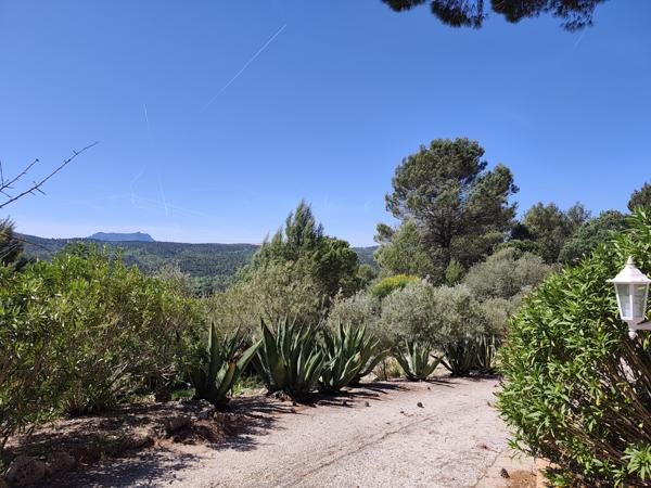 Brignoles (83170) Propriété avec vue dominante exceptionnelle, 2 villas sur 1.6 hectare environ