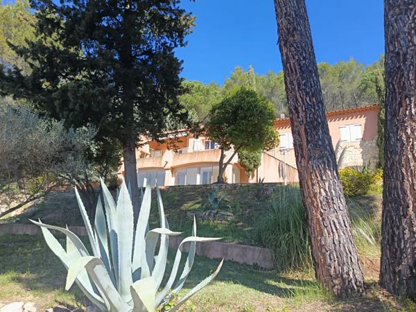 Brignoles (83170) Propriété avec vue dominante exceptionnelle, 2 villas sur 1.6 hectare environ