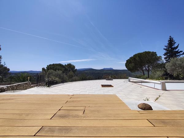 Brignoles (83170) Propriété avec vue dominante exceptionnelle, 2 villas sur 1.6 hectare environ