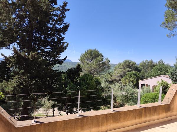 Brignoles (83170) Propriété avec vue dominante exceptionnelle, 2 villas sur 1.6 hectare environ