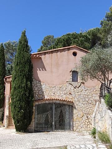 Brignoles (83170) Propriété avec vue dominante exceptionnelle, 2 villas sur 1.6 hectare environ