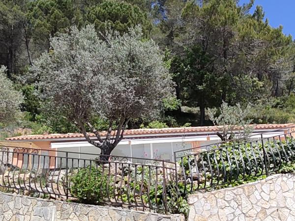 Brignoles (83170) Propriété avec vue dominante exceptionnelle, 2 villas sur 1.6 hectare environ