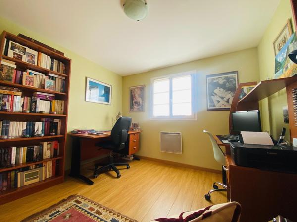 BIEN RARE SUR LE MARCHE MAISON A HAUT POTENTIEL DE 183 M2 A SEULEMENT 7 MIN DE LA GARE DE SURGERES !