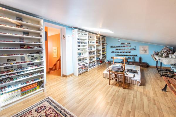 BIEN RARE SUR LE MARCHE MAISON A HAUT POTENTIEL DE 183 M2 A SEULEMENT 7 MIN DE LA GARE DE SURGERES !