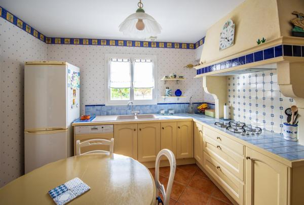 BIEN RARE SUR LE MARCHE MAISON A HAUT POTENTIEL DE 183 M2 A SEULEMENT 7 MIN DE LA GARE DE SURGERES !