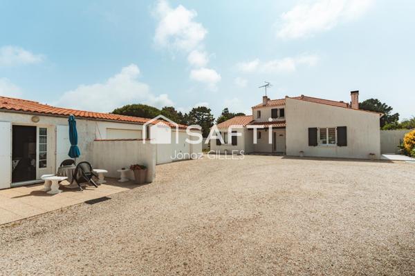 Maison avec piscine, dépendance et grand espace