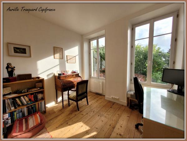 Maison de ville familiale (114m²) à vendre 6 pièces SAINT JEAN D'ANGELY (17) avec TERRASSE et JARDIN -parcelle 100m².