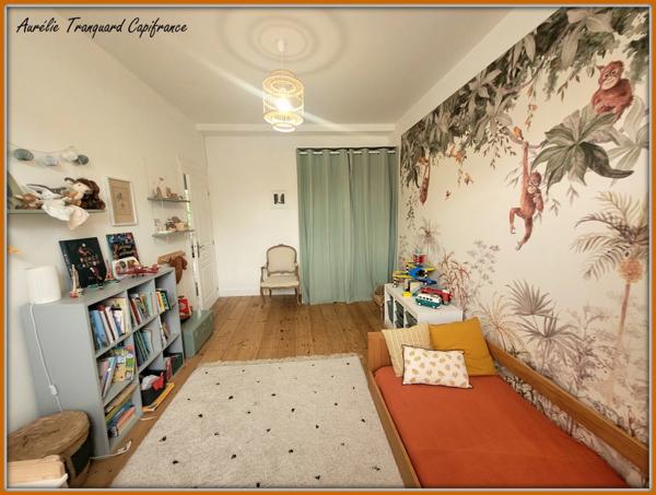 Maison de ville familiale (114m²) à vendre 6 pièces SAINT JEAN D'ANGELY (17) avec TERRASSE et JARDIN -parcelle 100m².