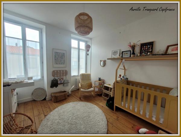 Maison de ville familiale (114m²) à vendre 6 pièces SAINT JEAN D'ANGELY (17) avec TERRASSE et JARDIN -parcelle 100m².