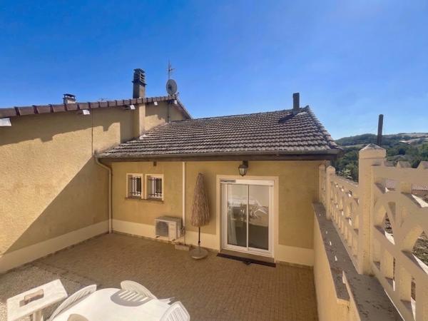 Appartement dans maison en petite copropriété grand garage privatif, terrasse et combles aménageables