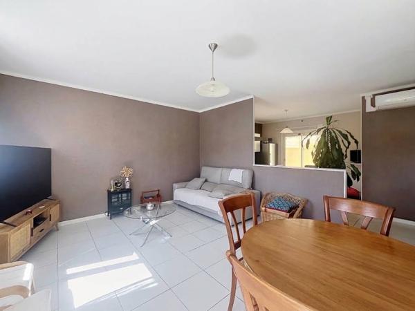 Appartement dans maison en petite copropriété grand garage privatif, terrasse et combles aménageables