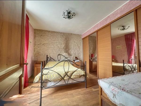 À 2 MIN DU RER E CHAMPIGNY CENTRE – MAISON 123 M² HABITABLES – 3 CHAMBRES/GRAND SEJOUR– TERRAIN 400 M² – 2 GARAGES – ATELIER 30 M²