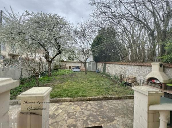 À 2 MIN DU RER E CHAMPIGNY CENTRE – MAISON 123 M² HABITABLES – 3 CHAMBRES/GRAND SEJOUR– TERRAIN 400 M² – 2 GARAGES – ATELIER 30 M²