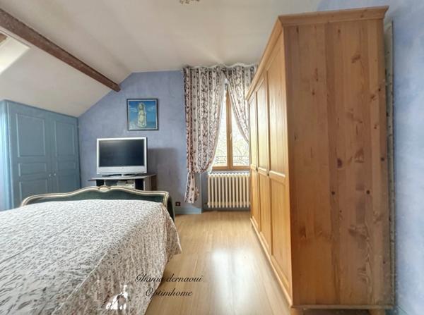 À 2 MIN DU RER E CHAMPIGNY CENTRE – MAISON 123 M² HABITABLES – 3 CHAMBRES/GRAND SEJOUR– TERRAIN 400 M² – 2 GARAGES – ATELIER 30 M²
