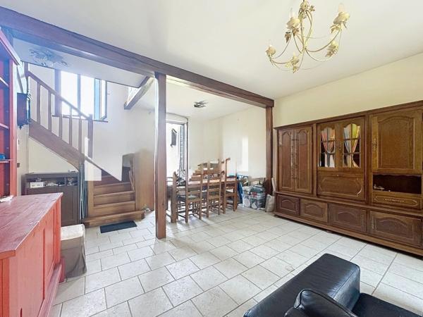 À 2 MIN DU RER E CHAMPIGNY CENTRE – MAISON 123 M² HABITABLES – 3 CHAMBRES/GRAND SEJOUR– TERRAIN 400 M² – 2 GARAGES – ATELIER 30 M²
