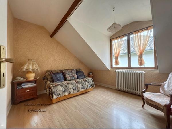 À 2 MIN DU RER E CHAMPIGNY CENTRE – MAISON 123 M² HABITABLES – 3 CHAMBRES/GRAND SEJOUR– TERRAIN 400 M² – 2 GARAGES – ATELIER 30 M²