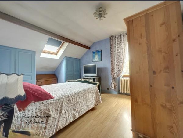 À 2 MIN DU RER E CHAMPIGNY CENTRE – MAISON 123 M² HABITABLES – 3 CHAMBRES/GRAND SEJOUR– TERRAIN 400 M² – 2 GARAGES – ATELIER 30 M²