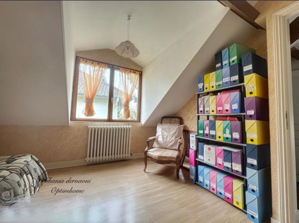 À 2 MIN DU RER E CHAMPIGNY CENTRE – MAISON 123 M² HABITABLES – 3 CHAMBRES/GRAND SEJOUR– TERRAIN 400 M² – 2 GARAGES – ATELIER 30 M²