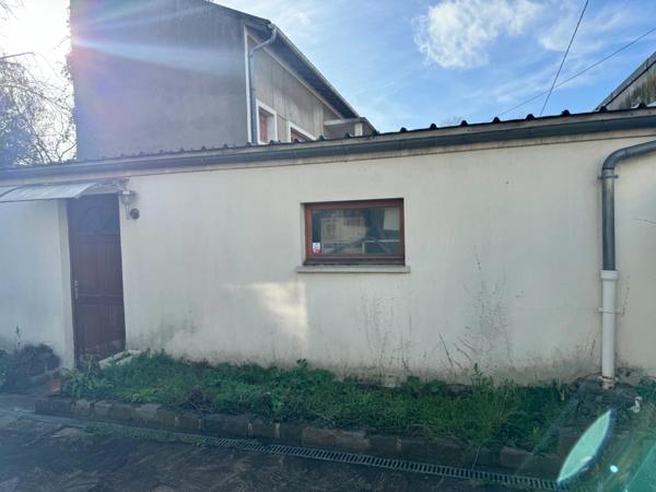À 2 MIN DU RER E CHAMPIGNY CENTRE – MAISON 123 M² HABITABLES – 3 CHAMBRES/GRAND SEJOUR– TERRAIN 400 M² – 2 GARAGES – ATELIER 30 M²