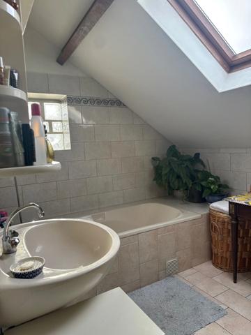 À 2 MIN DU RER E CHAMPIGNY CENTRE – MAISON 123 M² HABITABLES – 3 CHAMBRES/GRAND SEJOUR– TERRAIN 400 M² – 2 GARAGES – ATELIER 30 M²