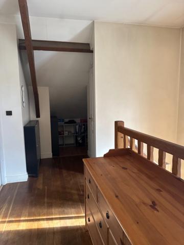À 2 MIN DU RER E CHAMPIGNY CENTRE – MAISON 123 M² HABITABLES – 3 CHAMBRES/GRAND SEJOUR– TERRAIN 400 M² – 2 GARAGES – ATELIER 30 M²