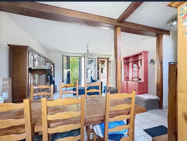 À 2 MIN DU RER E CHAMPIGNY CENTRE – MAISON 123 M² HABITABLES – 3 CHAMBRES/GRAND SEJOUR– TERRAIN 400 M² – 2 GARAGES – ATELIER 30 M²