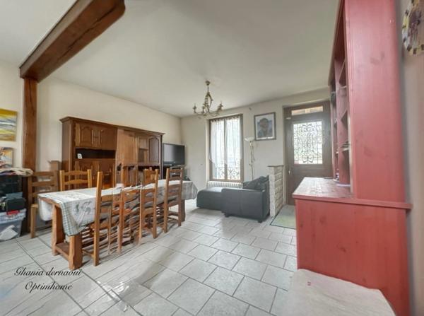 À 2 MIN DU RER E CHAMPIGNY CENTRE – MAISON 123 M² HABITABLES – 3 CHAMBRES/GRAND SEJOUR– TERRAIN 400 M² – 2 GARAGES – ATELIER 30 M²