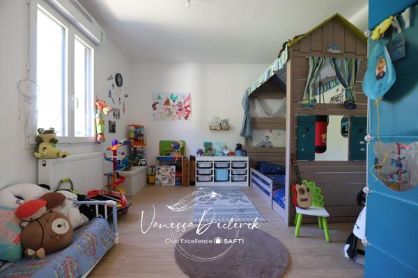 Maison récente 2025 – 4 chambres, modernité et lumière