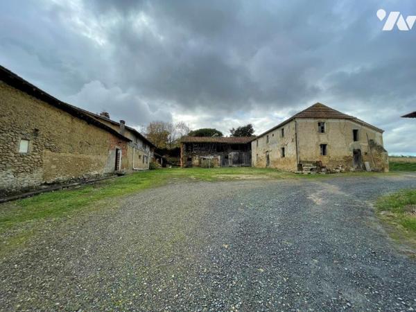 MARCIAC (7km) Bel ensemble comprenant une maison de caractère et une Gasconne à rénover sur 10891m².