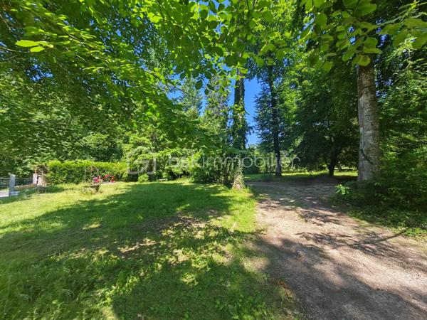 Terrain de 1 122 m²