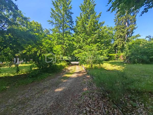 Terrain de 1 122 m²