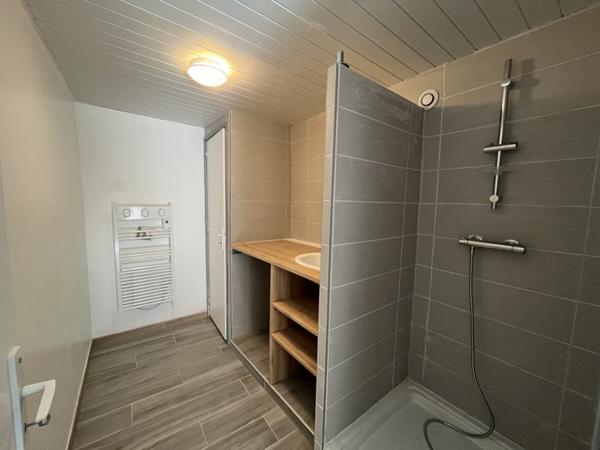 Maison à louer 575 € CC St-Maurin 3 p 76 m² DPE D