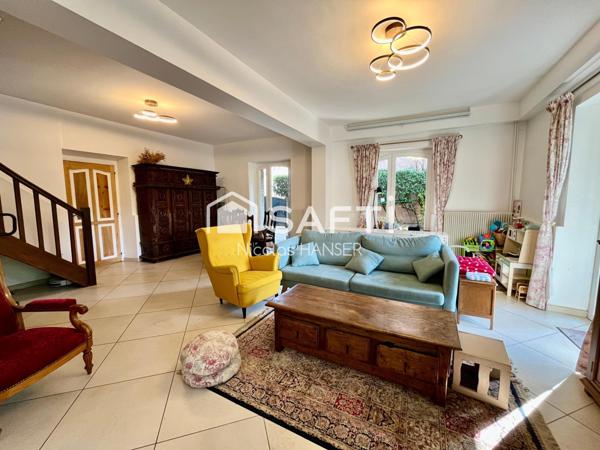 Maison de Maitre de 1900 avec jardin en plein centre ville d'Alès proche Avenue de Stalingrad