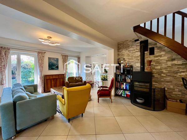 Maison de Maitre de 1900 avec jardin en plein centre ville d'Alès proche Avenue de Stalingrad