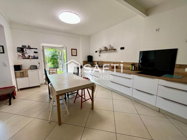 Maison de Maitre de 1900 avec jardin en plein centre ville d'Alès proche Avenue de Stalingrad