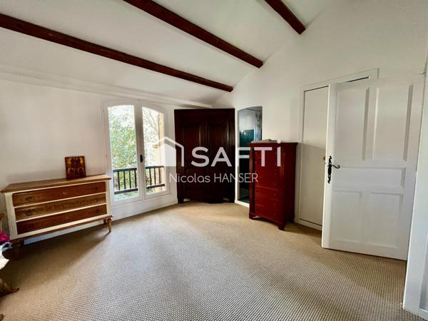 Maison de Maitre de 1900 avec jardin en plein centre ville d'Alès proche Avenue de Stalingrad