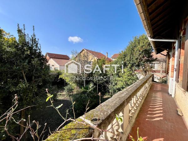 Maison de Maitre de 1900 avec jardin en plein centre ville d'Alès proche Avenue de Stalingrad