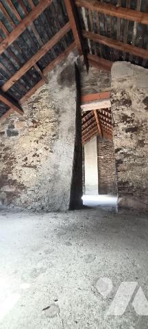 GUICHEN - PONT REAN -  Dans un lotissement de 5 lots, maison en pierres à rénover offrant une p...