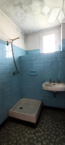 GUICHEN - PONT REAN -  Dans un lotissement de 5 lots, maison en pierres à rénover offrant une p...