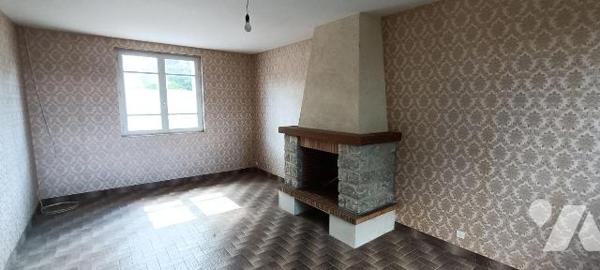 GUICHEN - PONT REAN -  Dans un lotissement de 5 lots, maison en pierres à rénover offrant une p...