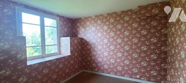 GUICHEN - PONT REAN -  Dans un lotissement de 5 lots, maison en pierres à rénover offrant une p...