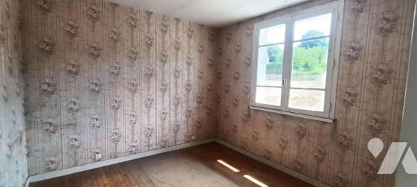 GUICHEN - PONT REAN -  Dans un lotissement de 5 lots, maison en pierres à rénover offrant une p...