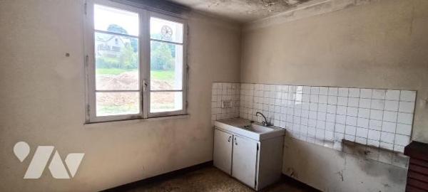 GUICHEN - PONT REAN -  Dans un lotissement de 5 lots, maison en pierres à rénover offrant une p...